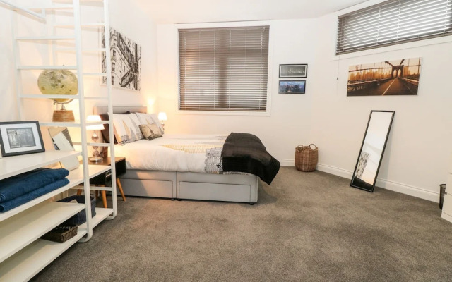 Apartment 7
