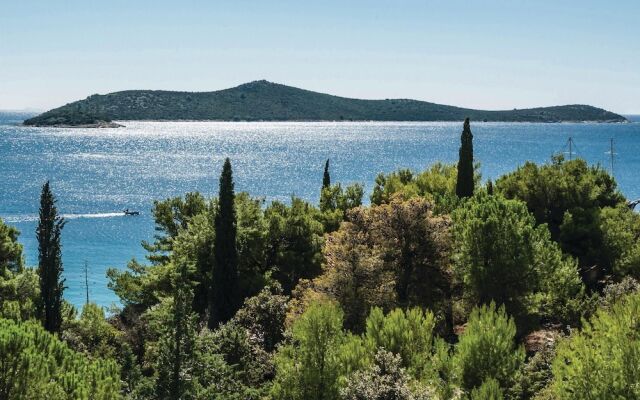 Beautiful Home in Vinisce With Wifi and 2 Bedrooms