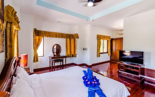 3 Bedrooms Pool Villa Walk to Patong