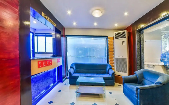 OYO Flagship 27068 The Sapphire Comfort Hotel