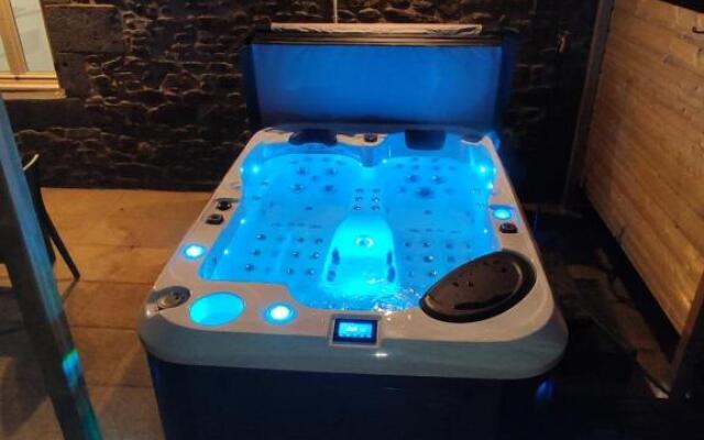 Jacuzzi Studio 2/4 pers avec terrasse aménagée
