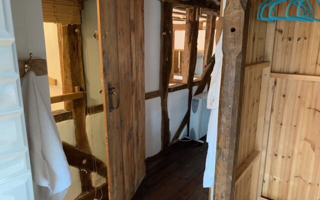 Rooms at no Three, Chameleon House