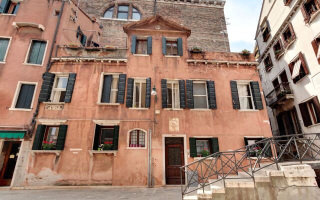 Santo Stefano Accademia Apartment Venice