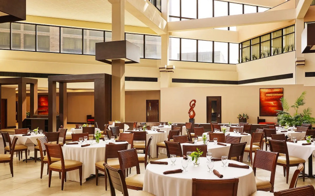 Sheraton Lisle Naperville Hotel