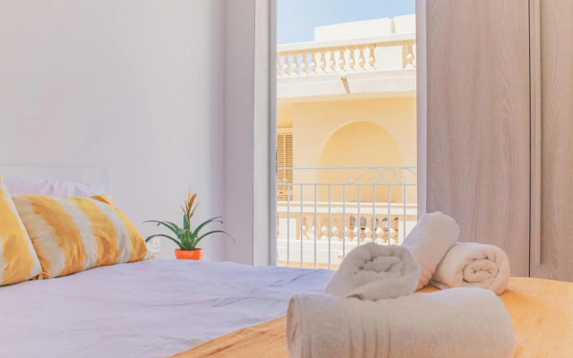 UNIQUE 2 Bedroom in AMAZING location NEAR the SEA