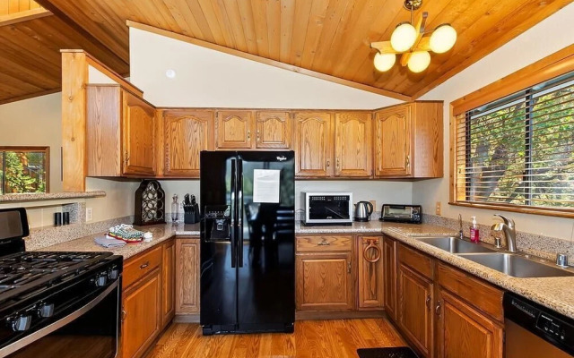 034 Menlo Suite Cabin