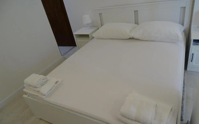 Job studio apartments