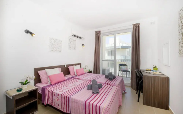 Summer Breeze with Panoramic terrace by Getaways Malta