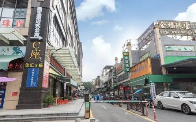 Puyu Hotel  (Foshan Pingzhou Jade Street Store)