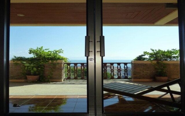 Drop In Club Resort & Spa