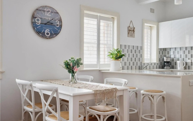 Edward Escape - Short Walk to Beach