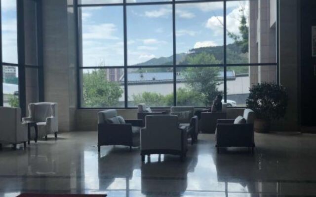 Weichang Qianyue Holiday Hotel (Government Branch)