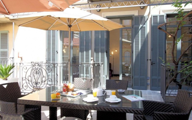 Luxurious apartment with terrace in the famous city of Cannes