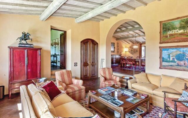 Independent Villa With 12 Beds-villa Aiola