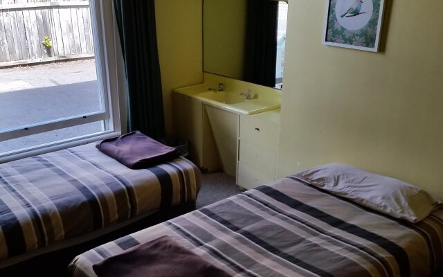 Tamara Riverside Lodge - Hostel/Backpacker