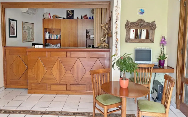 Emporios Bay Hotel