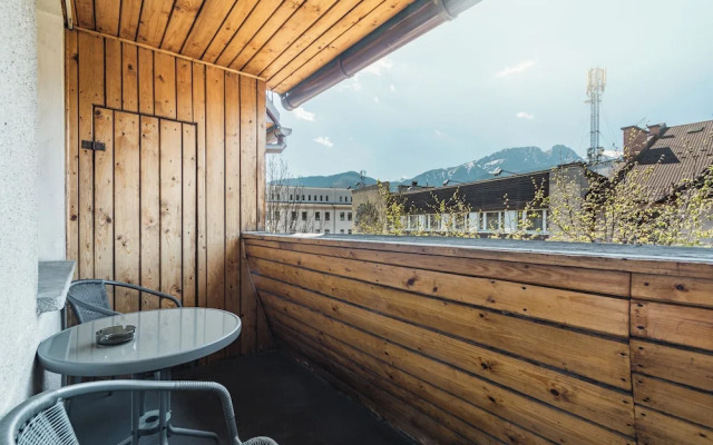 Guest Rooms and Family Apartments