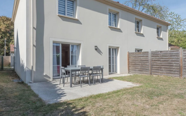 B&B House in Disneyland