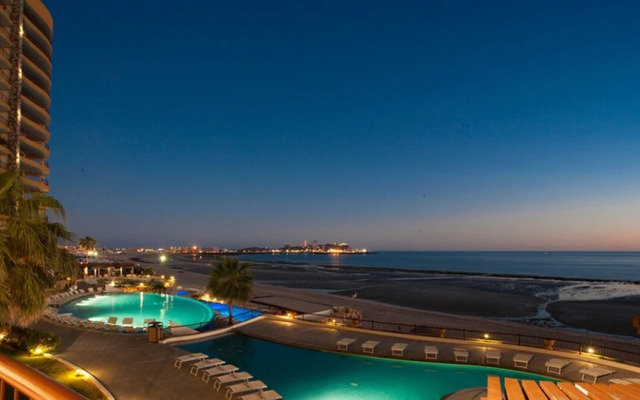 Sonoran Sky 1BR Upper SKY 406 by Casago