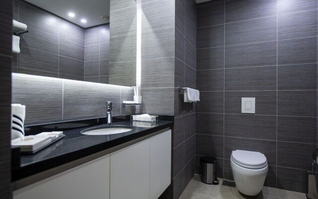ZUR Studios & Suites