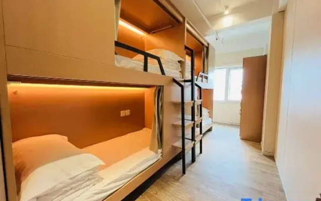 Yueshan Qihang Job-Seeking Inn (Pengpu Xincun Subway Station)