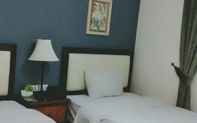 Eiffel Art Hotel