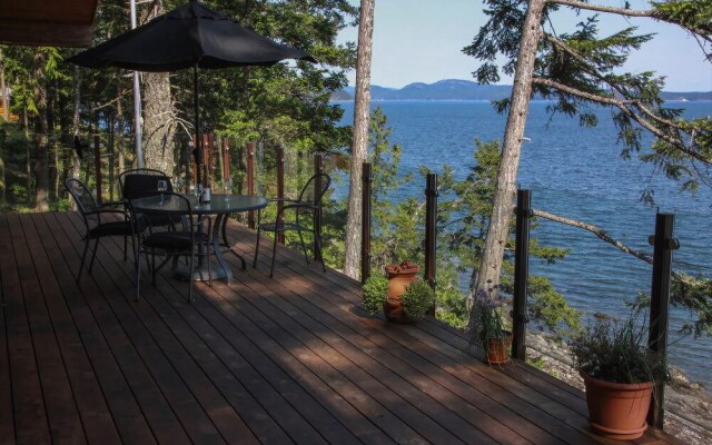 Salmonberry Inn