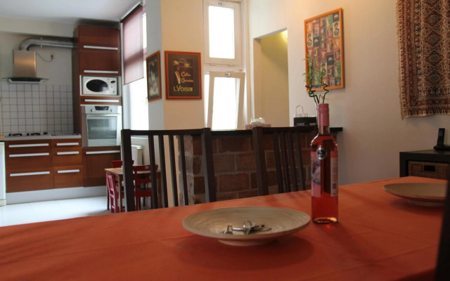 Queen Zita Apt 130 m2 near Chain Bridge