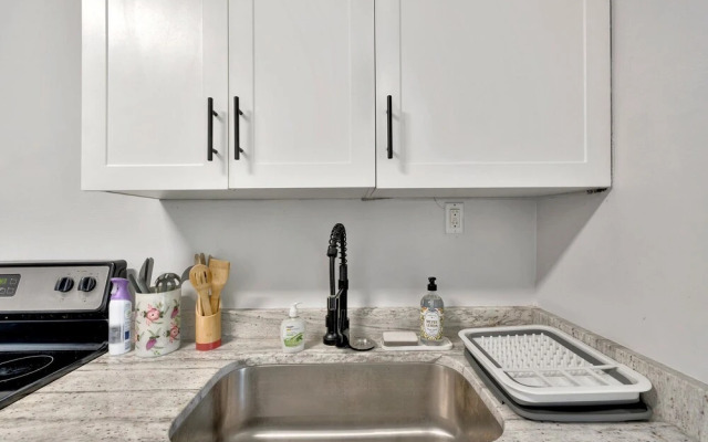 Sunset Stays by the Beach & Caddy's