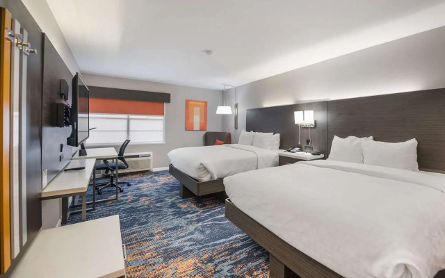 Clarion Pointe Marshall