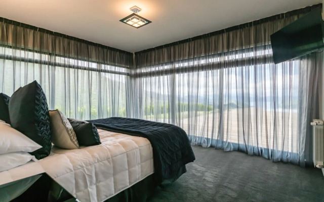 Luxury Villa 5 Bedrooms