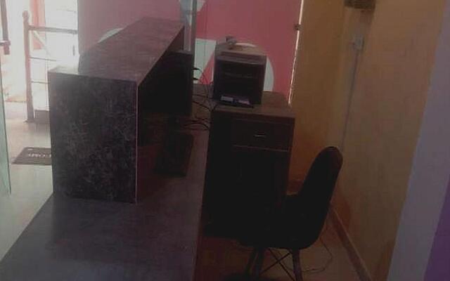 POP IAE488 Happy Hotel Taj Highway