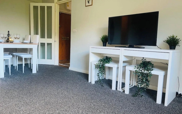 London Luxury Apartment up to 8 Guests