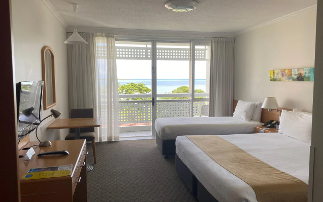 Cairns Harbourside Hotel