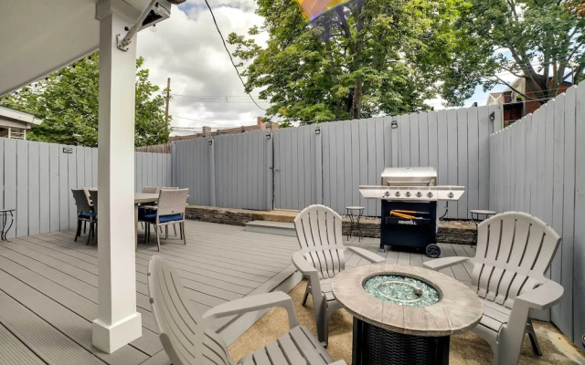 Walk to Walnut St: Shadyside House w/ Deck