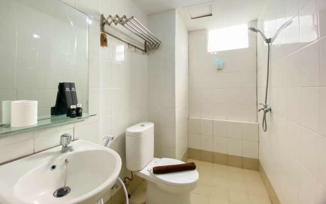 Comfort And Homey 3Br Bassura City Apartment