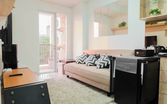 Homey Rustic 2Br Apartment At Signature Park Grande