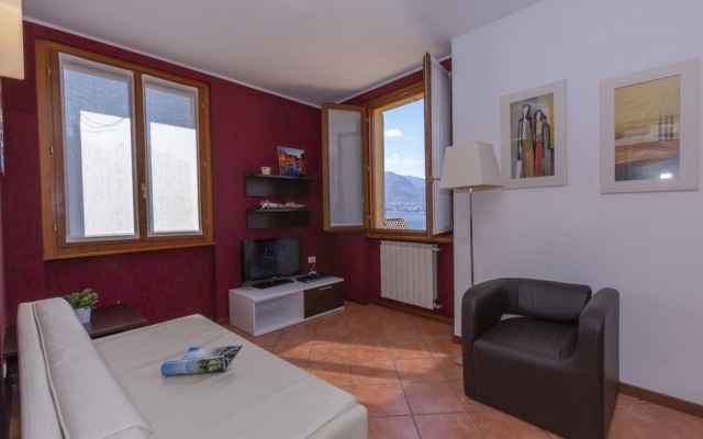 Fontana Del Lago Apt. 12