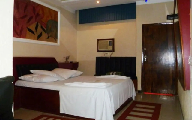 Dinys Motel - Adults Only