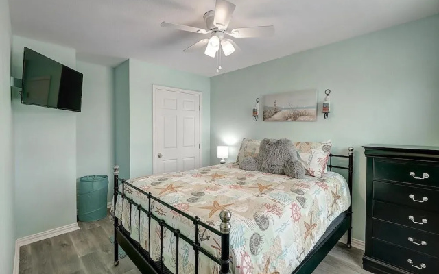 Fisherman's Inn 2 Bedroom Home by RedAwning