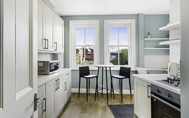 Beautiful Abode In Fulham Broadway