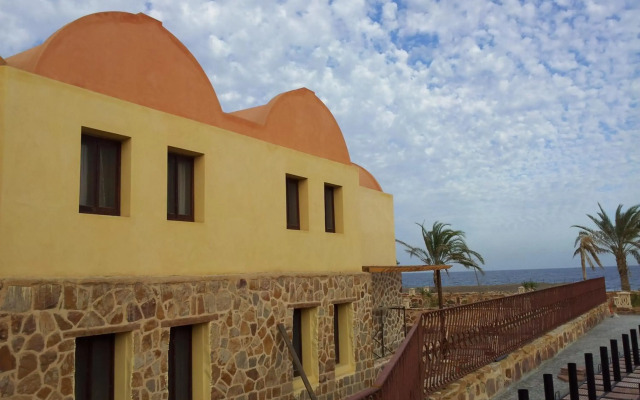 Rohanou Beach Resort
