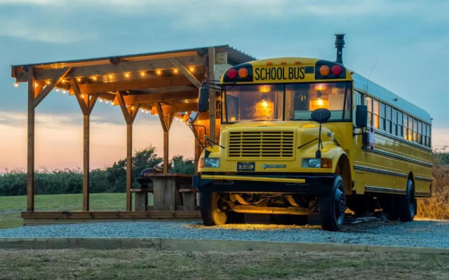 American School Bus - 1 Bedroom  - Blossom Farm - Tiers Cross