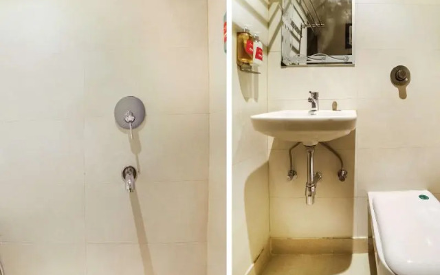 Collection O  80122 Pitampura Residency