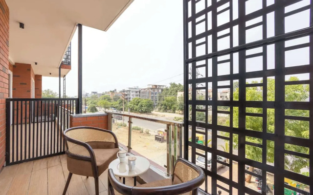 Saltstayz Premier - Sector 50 & Golf Course Ext Road