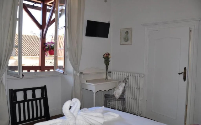 Maison Du Prince De Conde