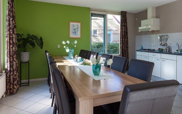 Nice House with Dishwasher And Large Garden, 19km From Hoorn