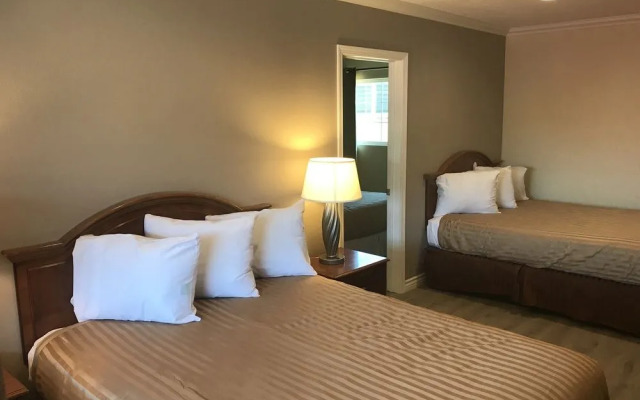 Westward Wagon Inn Theme Park Entrance