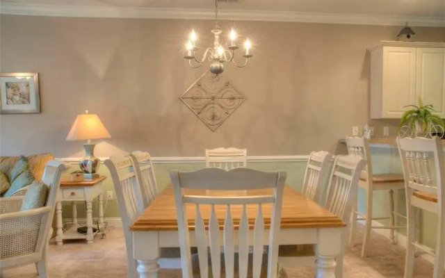 Magnolia Pointe 203 4833P 2 Br condo by RedAwning
