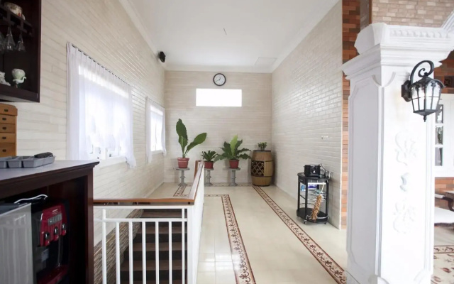 Huis Van Gustafine Floor 2